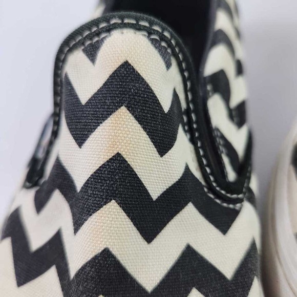 Vans Mens Skate Shoes Black White Chevron Canvas Low Top Slip On Casual M7 W8.5 - Picture 8 of 10